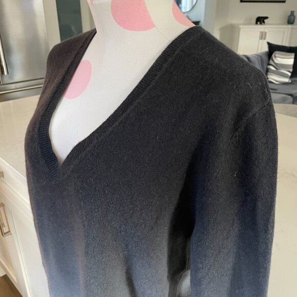 Lord & Taylor Cashmere LS V Neck Ombre 100% Cashmere Sweater Grey Cream XS NWOT - Picture 4 of 13